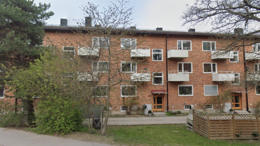 Stopvägen 104 från gatan sett